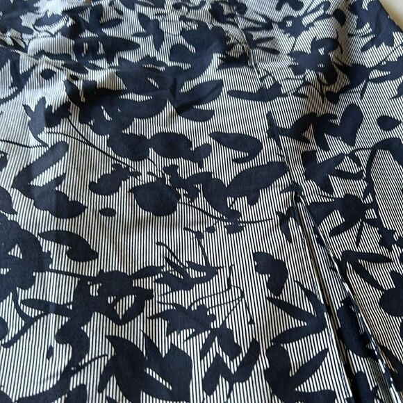 Izod navy blue pattern golf skort size 12 - Picture 2 of 9